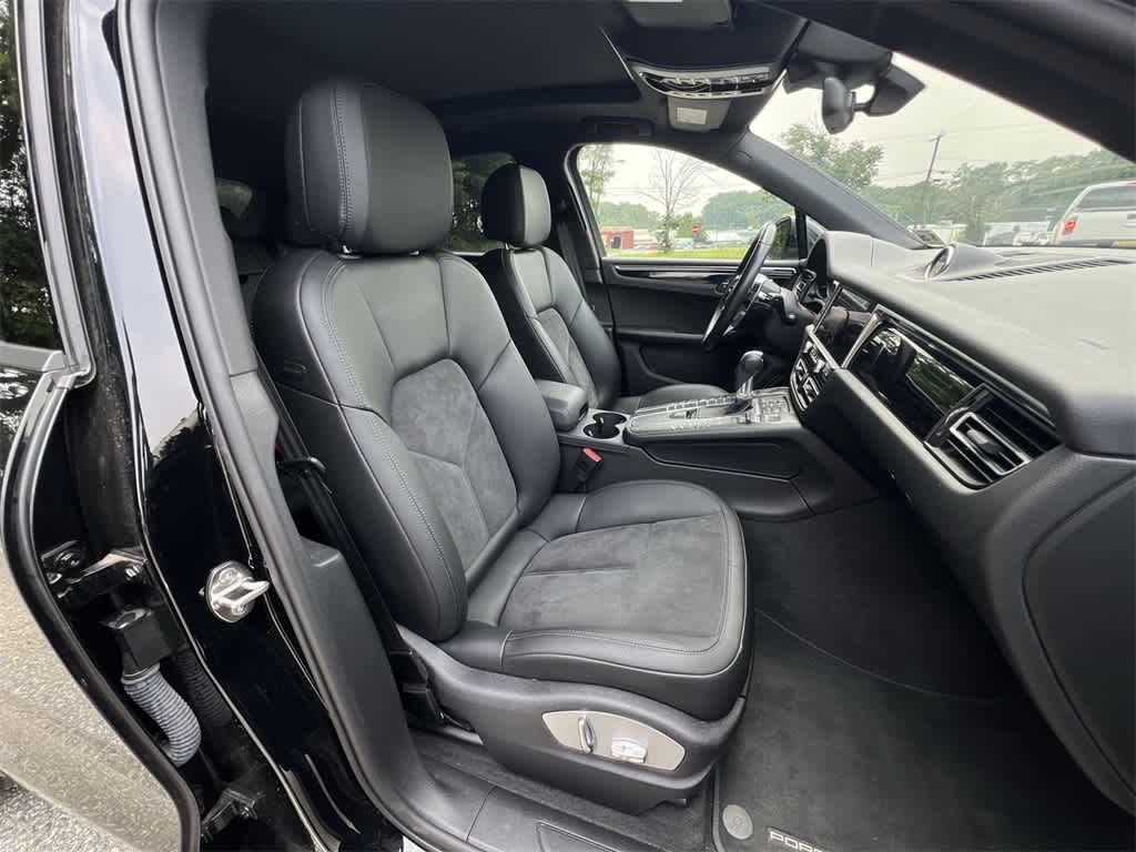 Thumbnail: 2021 Porsche Macan - 22