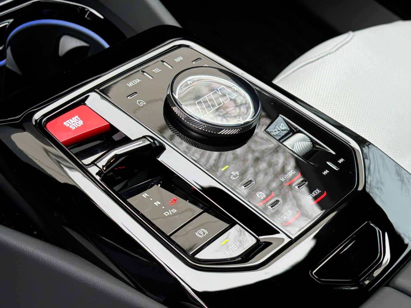 Thumbnail: 2026 BMW M5 - 25