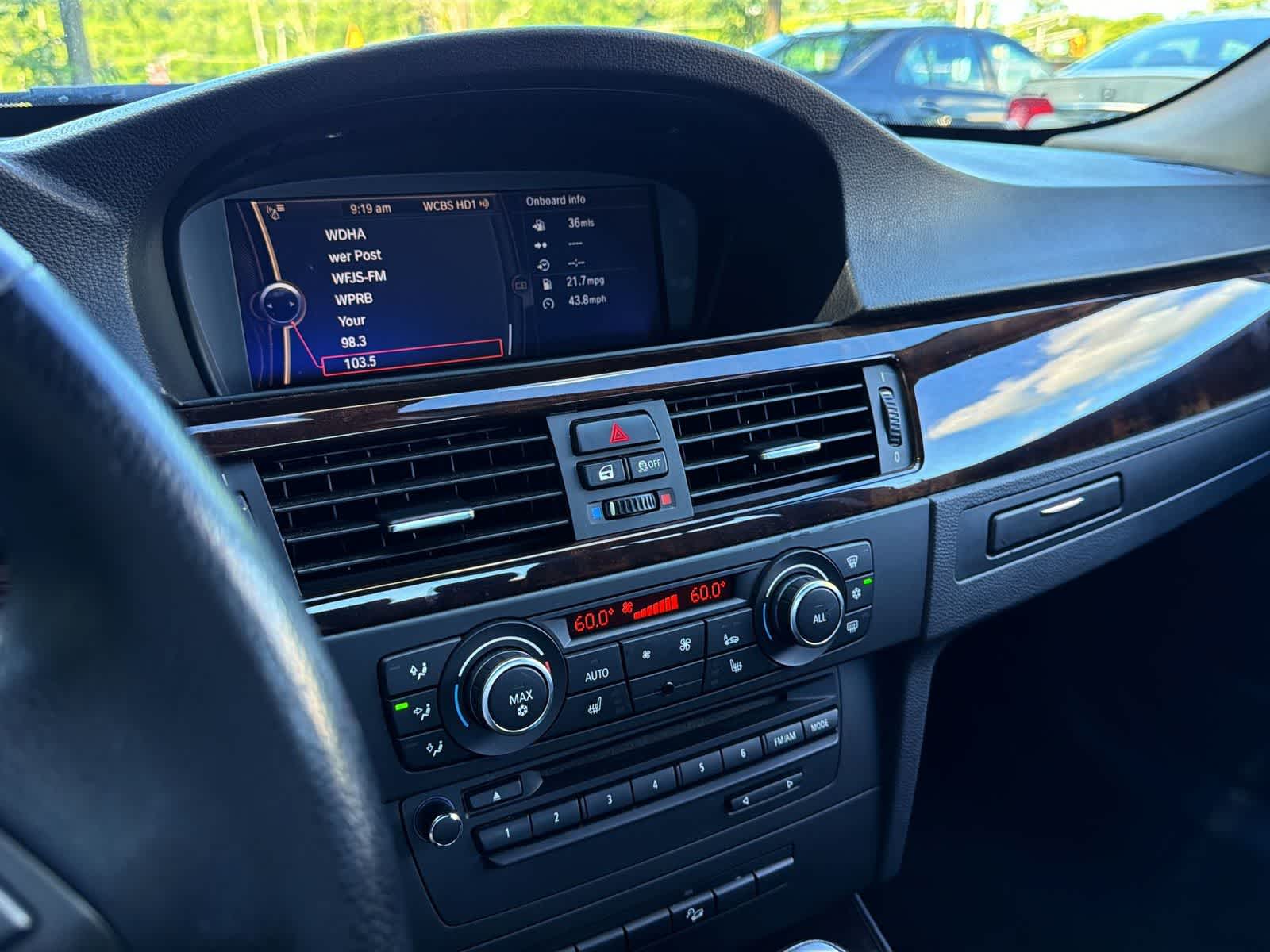 Thumbnail: 2011 BMW 3 Series - 24