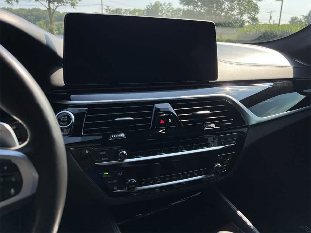 Thumbnail: 2022 BMW 5 Series - 24