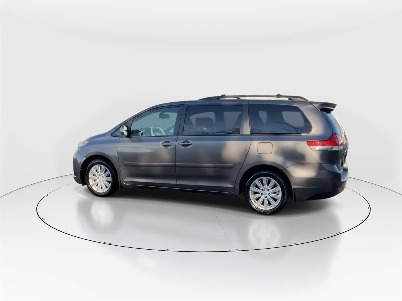 Thumbnail: 2013 Toyota Sienna - 7