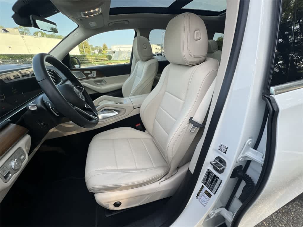 Thumbnail: 2025 Mercedes-Benz GLS - 19