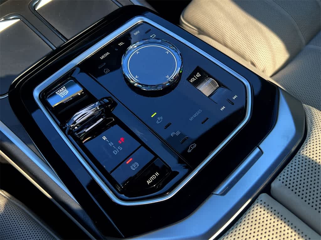 Thumbnail: 2023 BMW 7 Series - 25