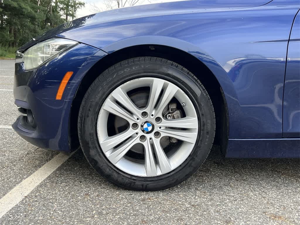 Thumbnail: 2016 BMW 3 Series - 16