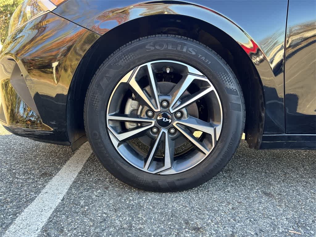 Thumbnail: 2023 Kia Forte - 16