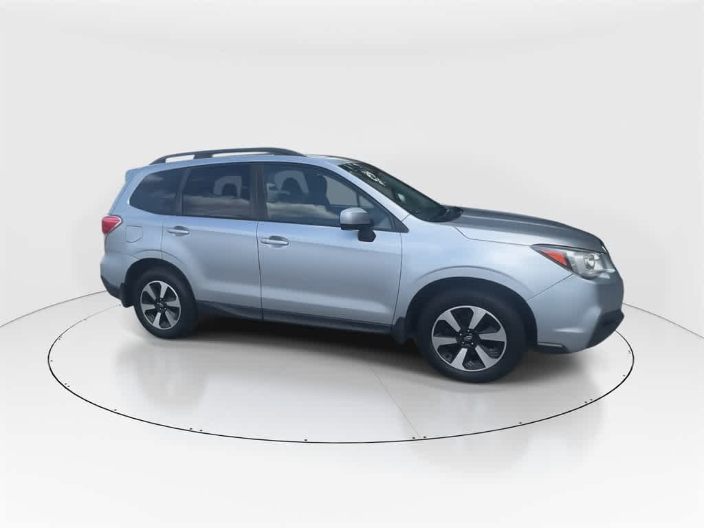 Thumbnail: 2017 Subaru Forester - 9