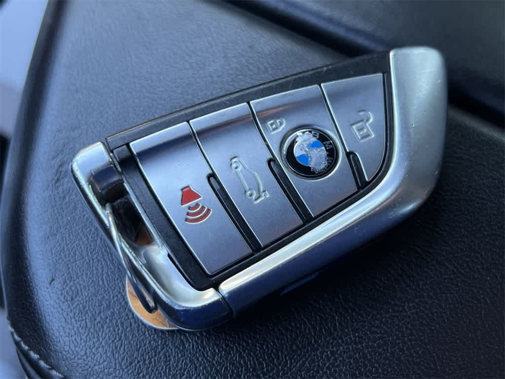 Thumbnail: 2022 BMW M5 - 28