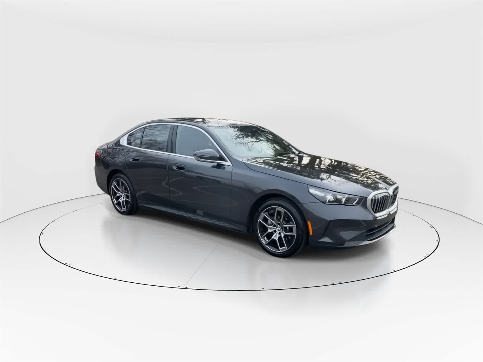 Thumbnail: 2026 BMW 5 Series - 3