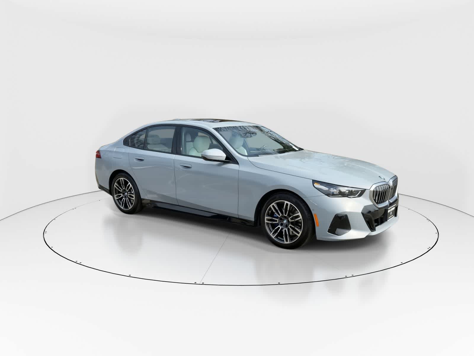 Thumbnail: 2026 BMW 5 Series - 2