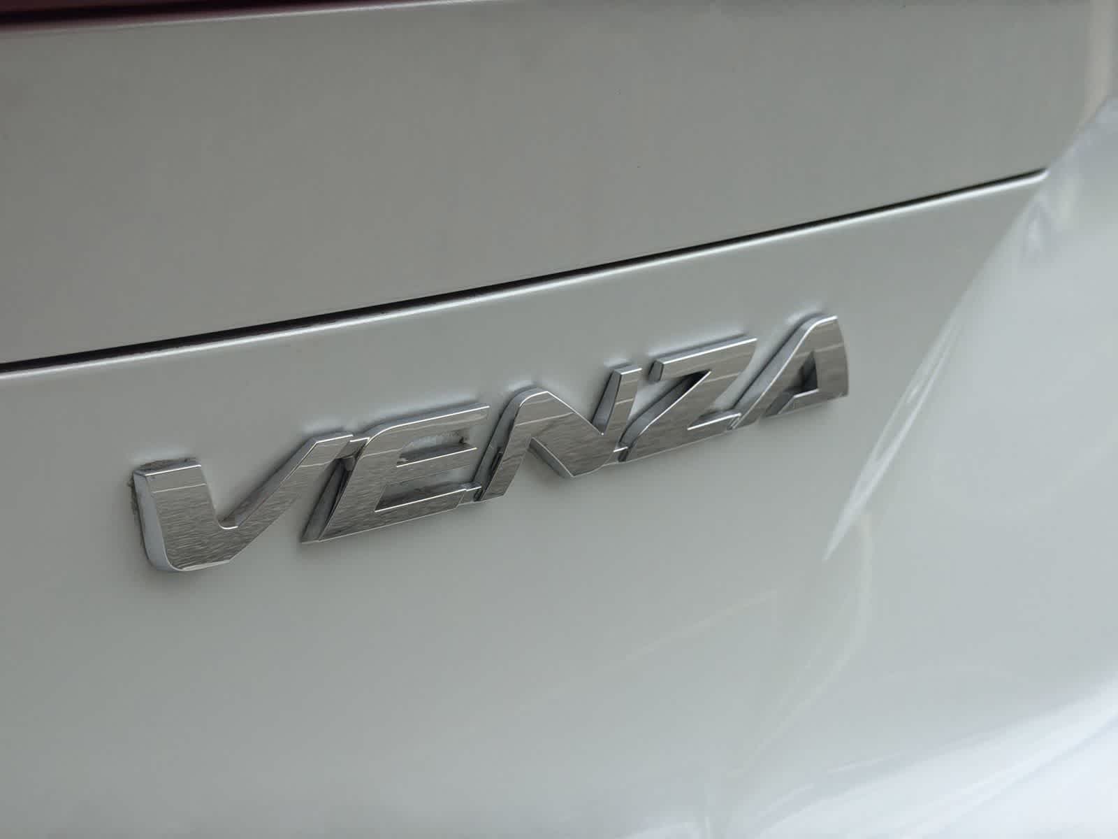Thumbnail: 2023 Toyota Venza - 15