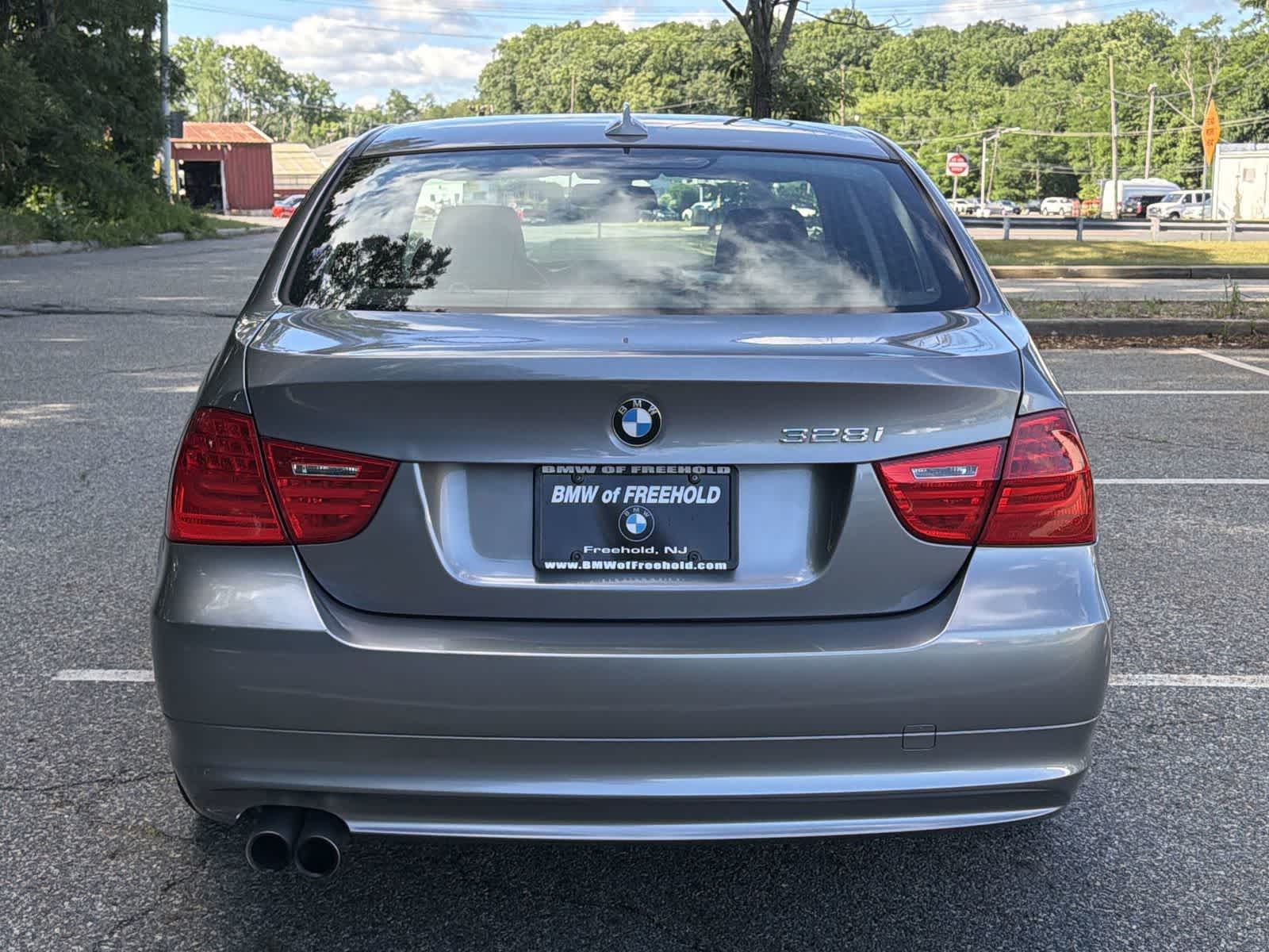 Thumbnail: 2011 BMW 3 Series - 13