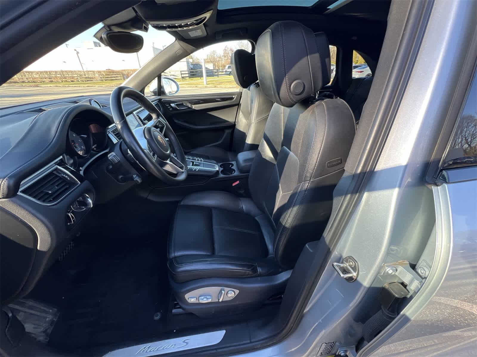 Thumbnail: 2017 Porsche Macan - 19