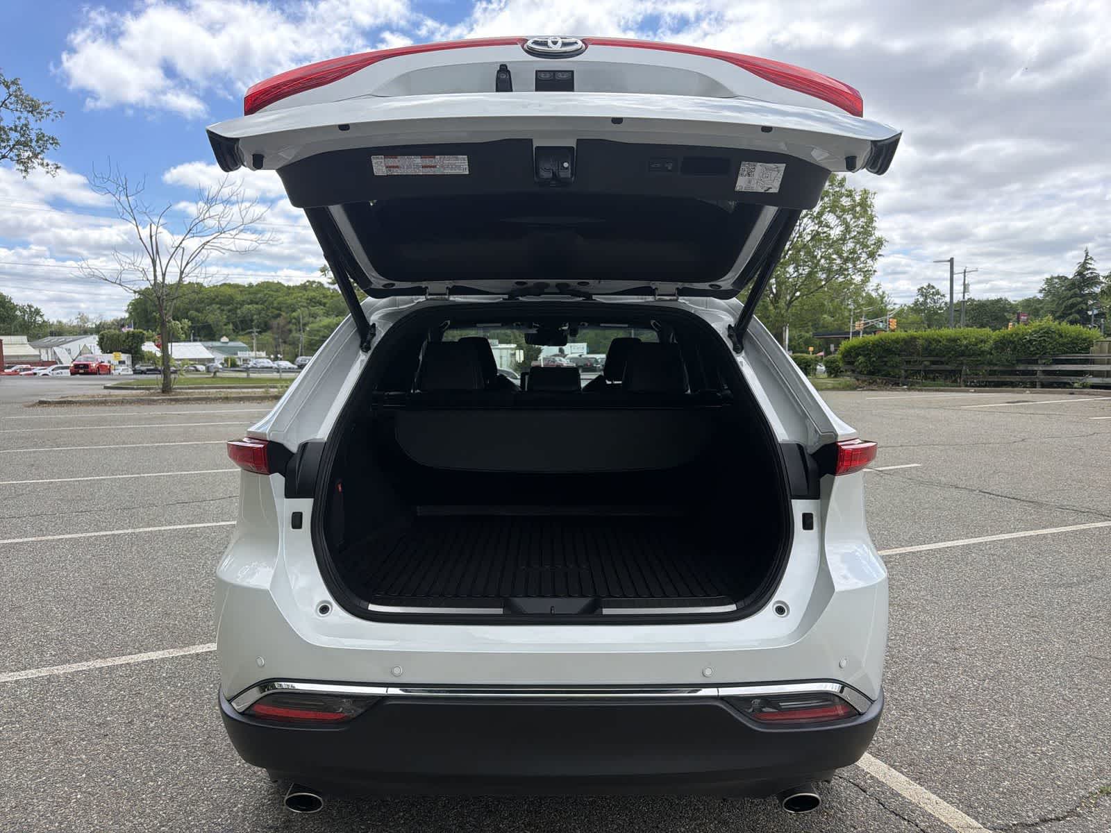 Thumbnail: 2023 Toyota Venza - 27