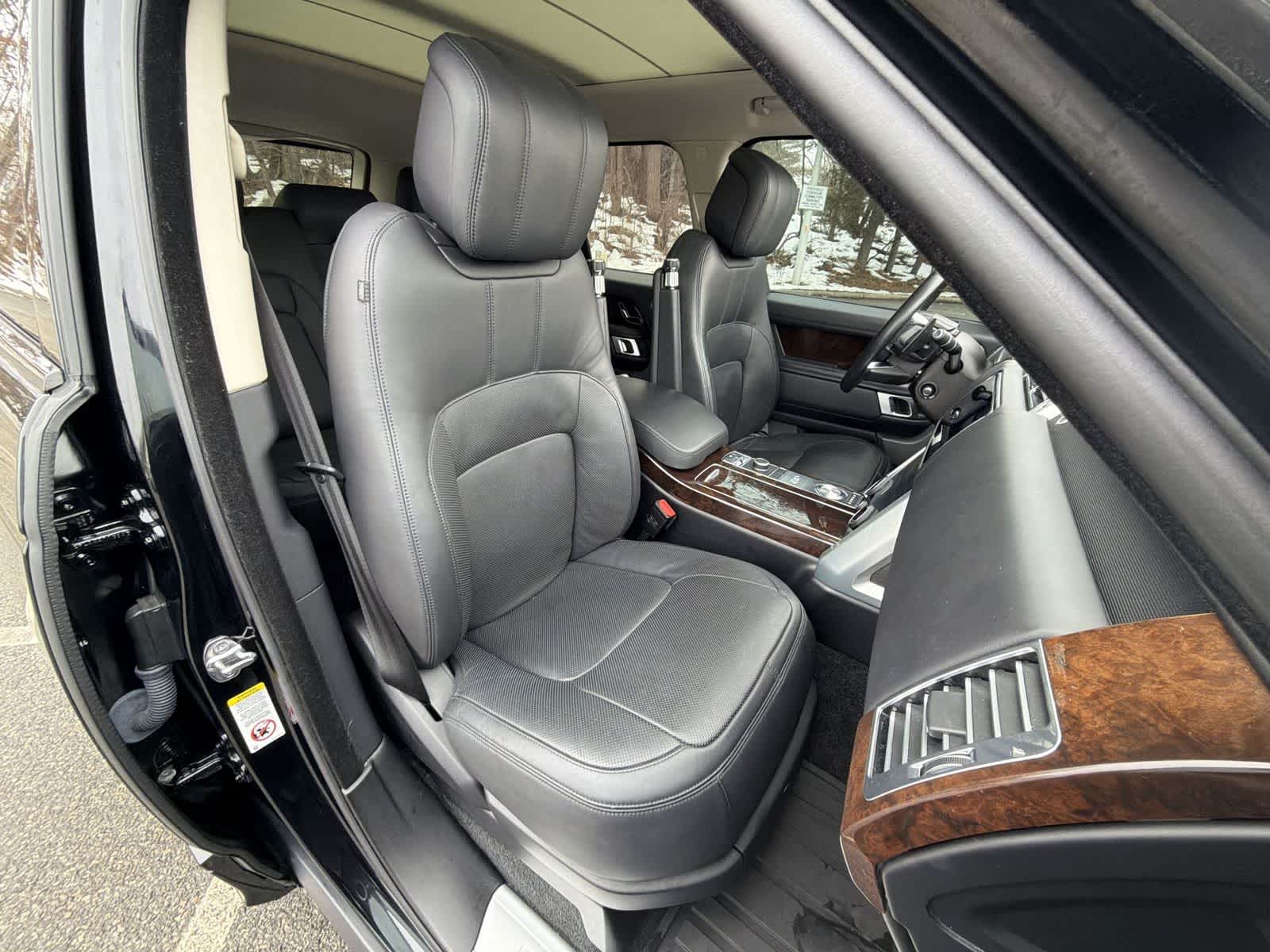 Thumbnail: 2020 Land Rover Range Rover - 22