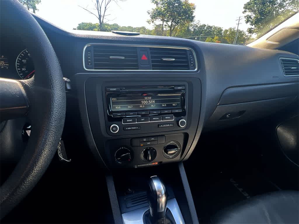 Thumbnail: 2014 Volkswagen Jetta - 24