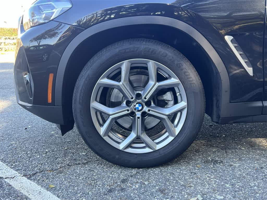 Thumbnail: 2023 BMW X4 - 16