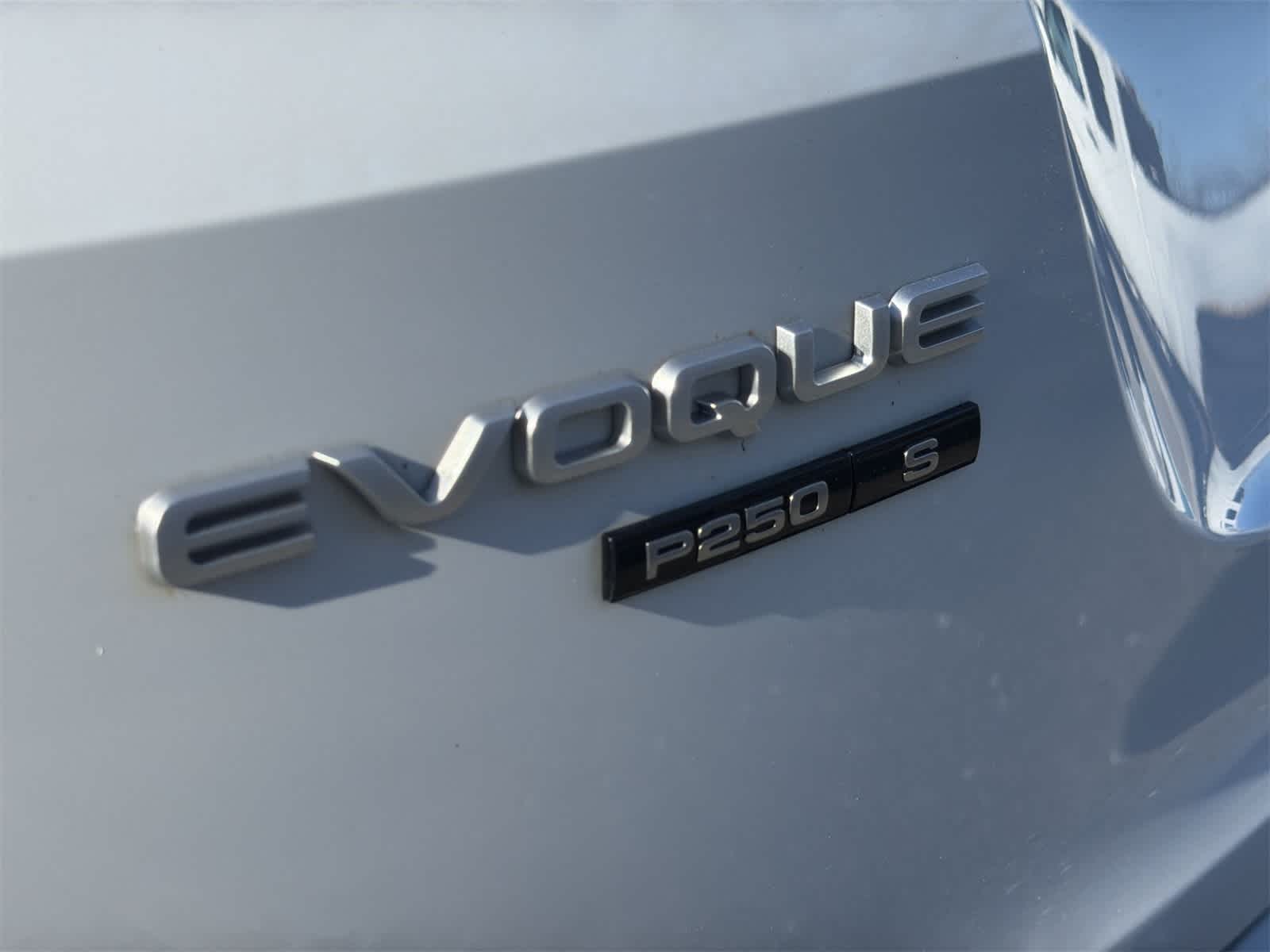 Thumbnail: 2020 Land Rover Range Rover Evoque - 15