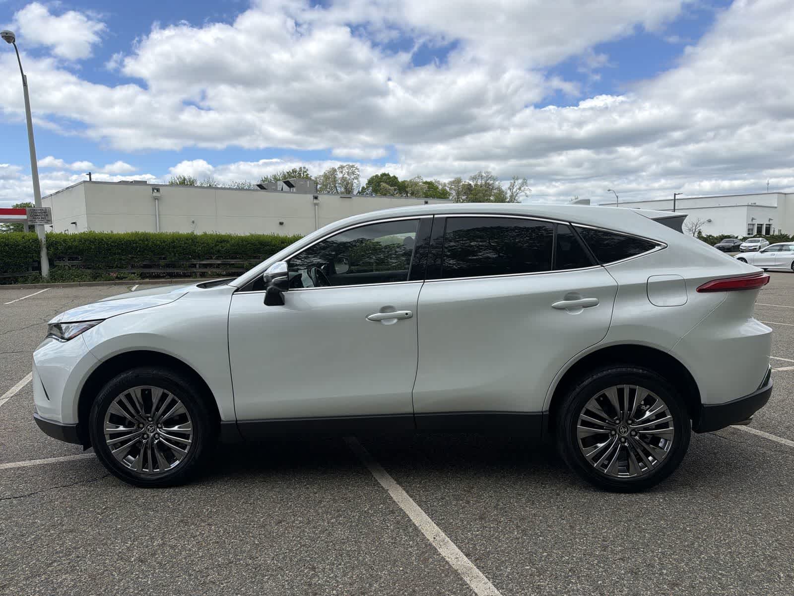 Thumbnail: 2023 Toyota Venza - 11
