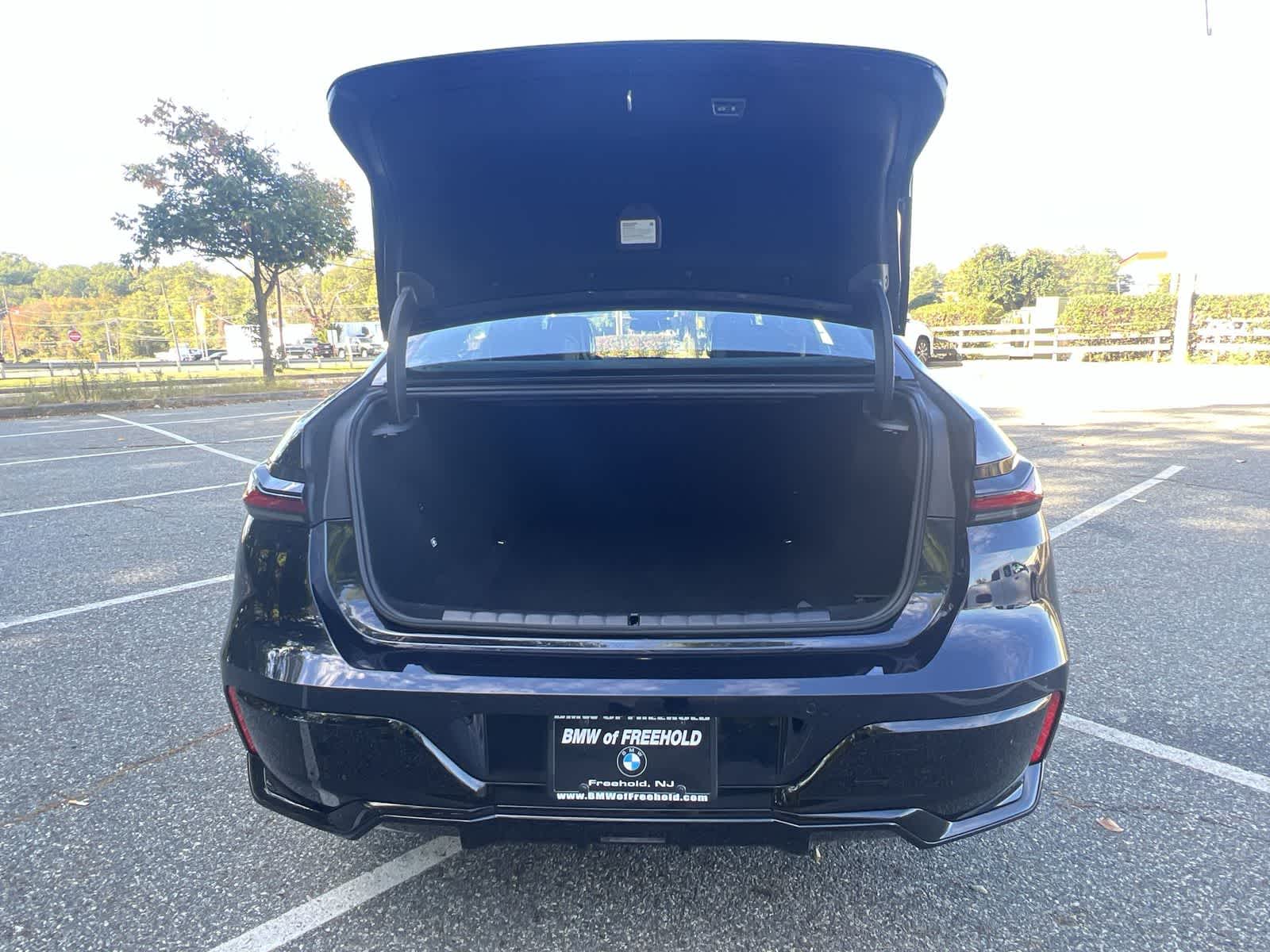 Thumbnail: 2025 BMW i7 - 27