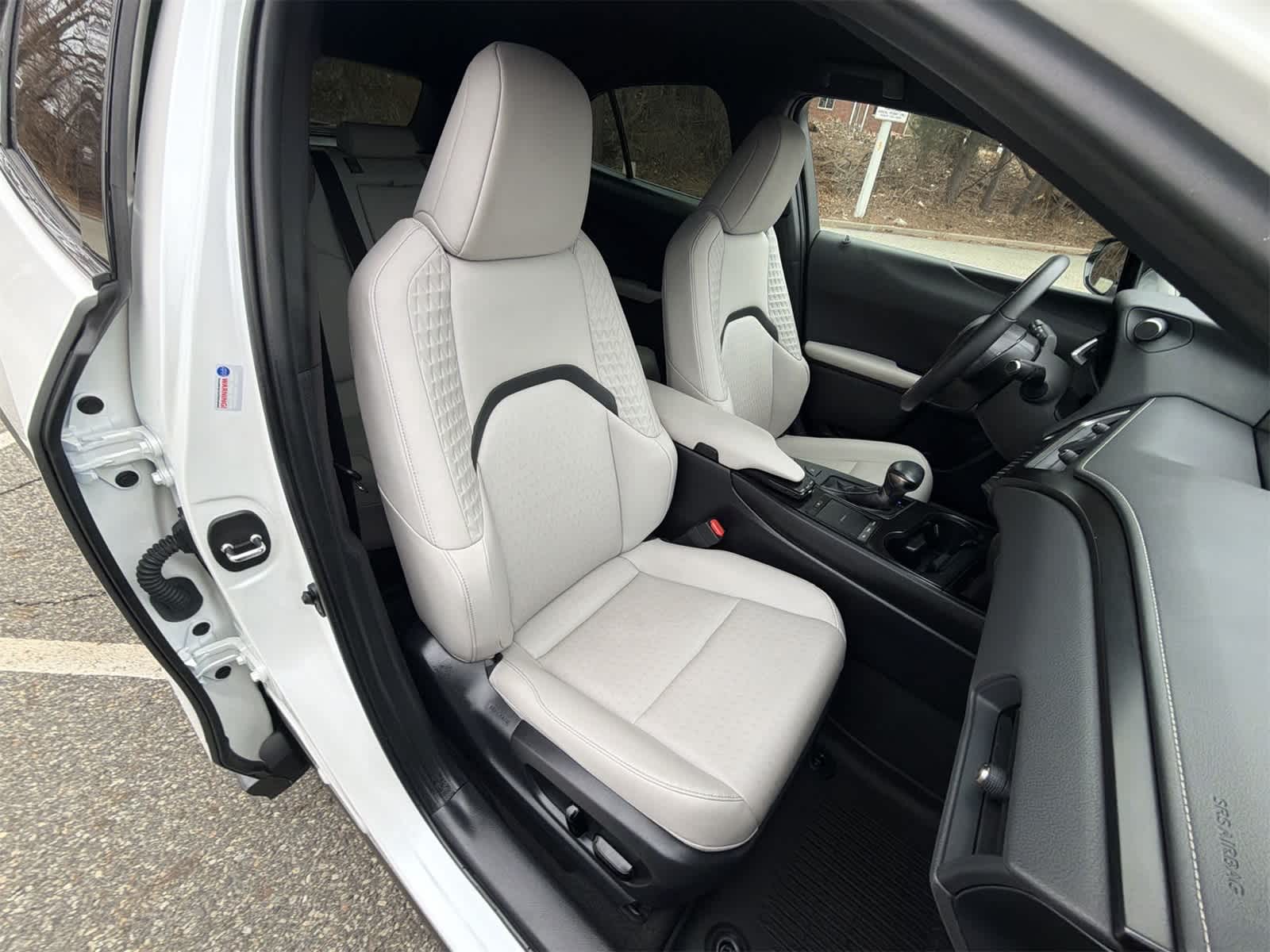 Thumbnail: 2021 Lexus UX - 22