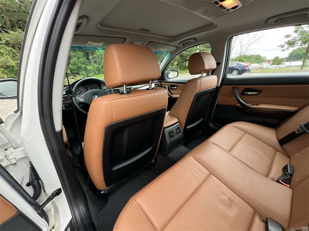 Thumbnail: 2011 BMW 3 Series - 20