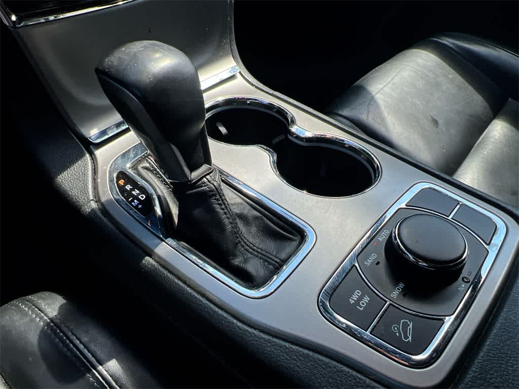 Thumbnail: 2020 Jeep Grand Cherokee - 24