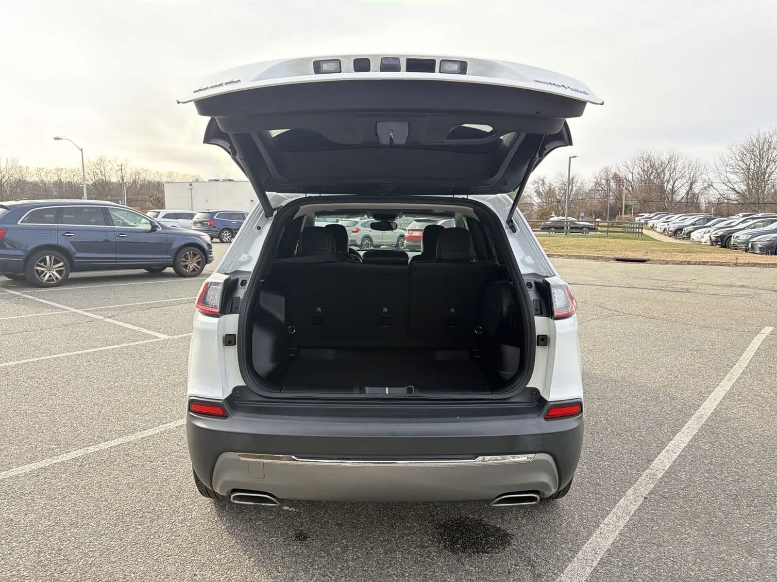 Thumbnail: 2022 Jeep Cherokee - 27