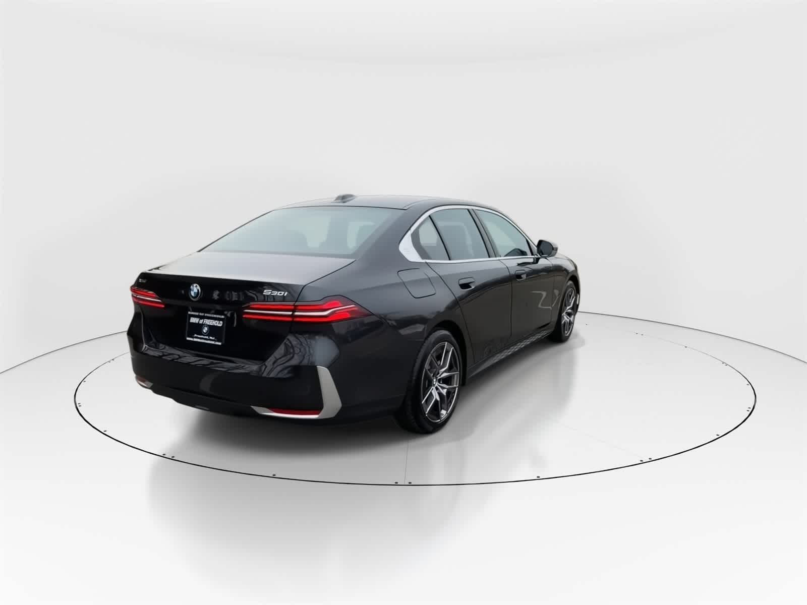 Thumbnail: 2026 BMW 5 Series - 9