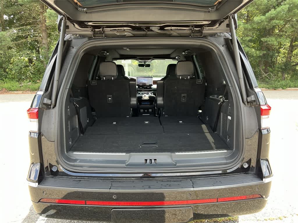Thumbnail: 2023 Lincoln Navigator - 26