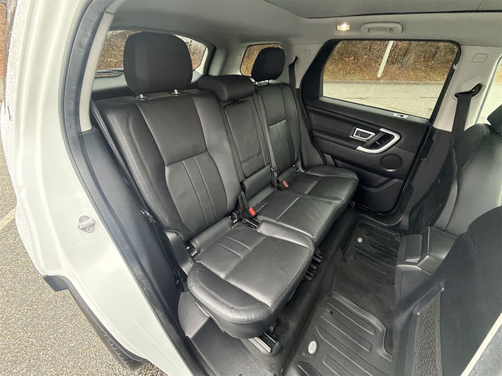 Thumbnail: 2018 Land Rover Discovery Sport - 21