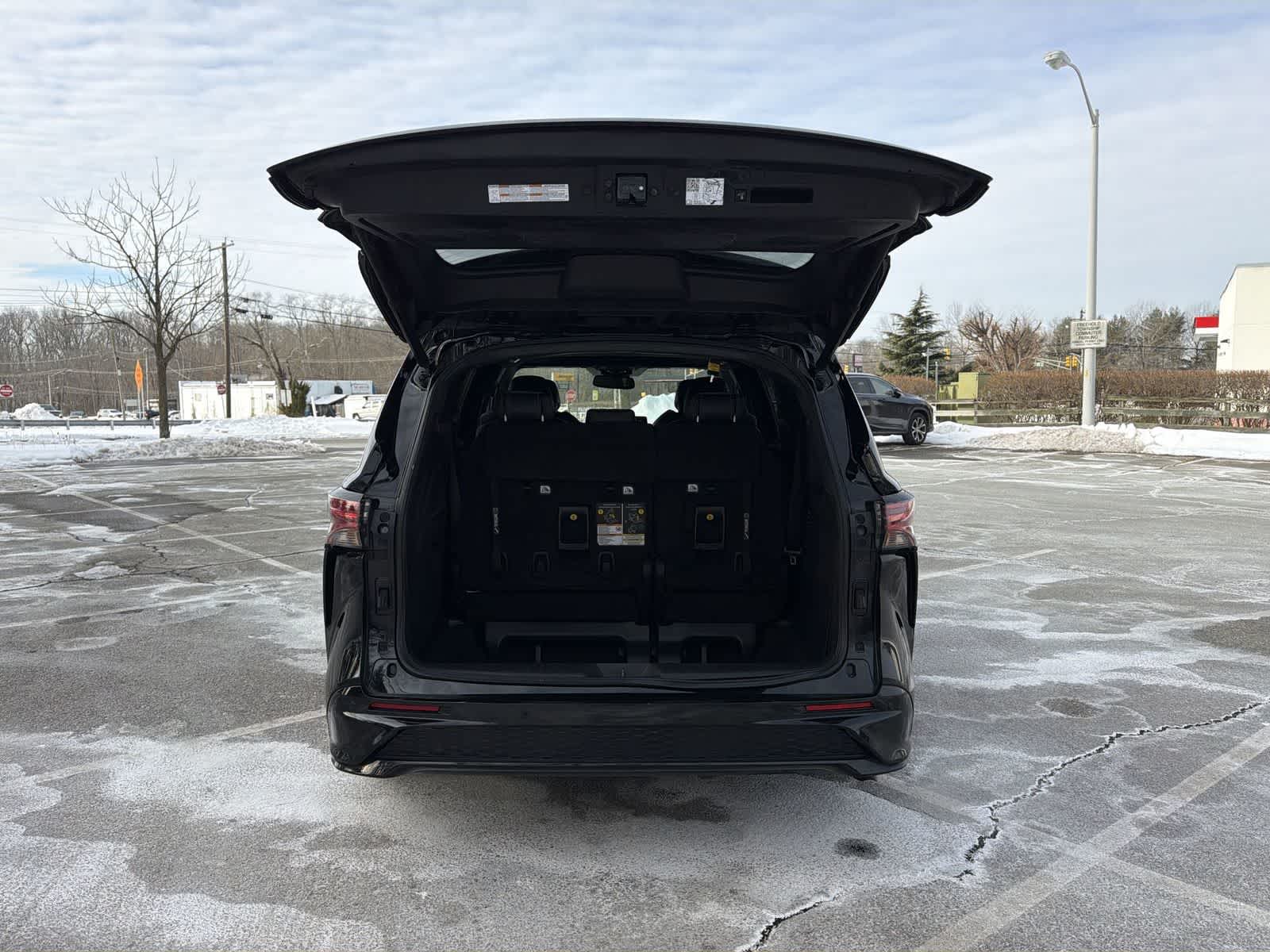 Thumbnail: 2021 Toyota Sienna - 27