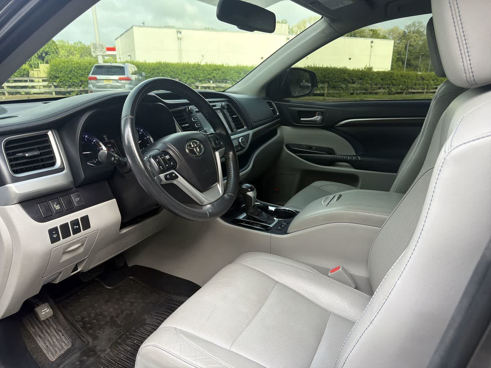 Thumbnail: 2014 Toyota Highlander - 9
