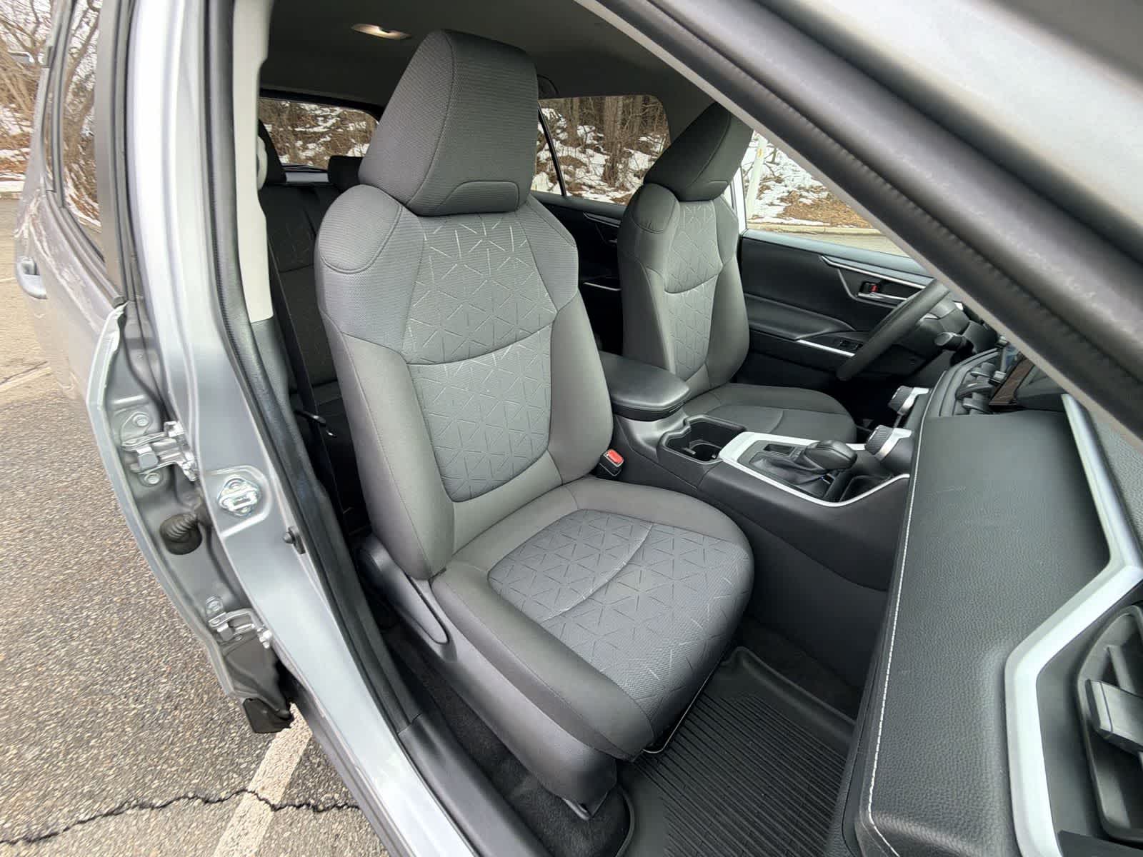 Thumbnail: 2022 Toyota RAV4 - 22