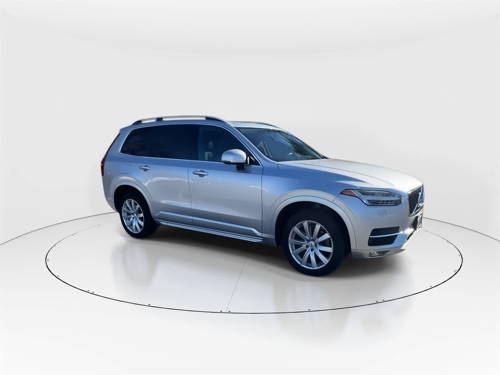 2016 Volvo XC90 T6 Momentum photo 2