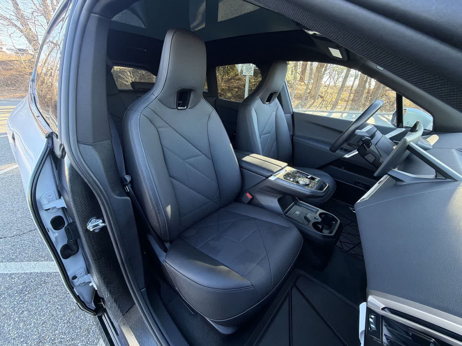 Thumbnail: 2025 BMW iX - 21