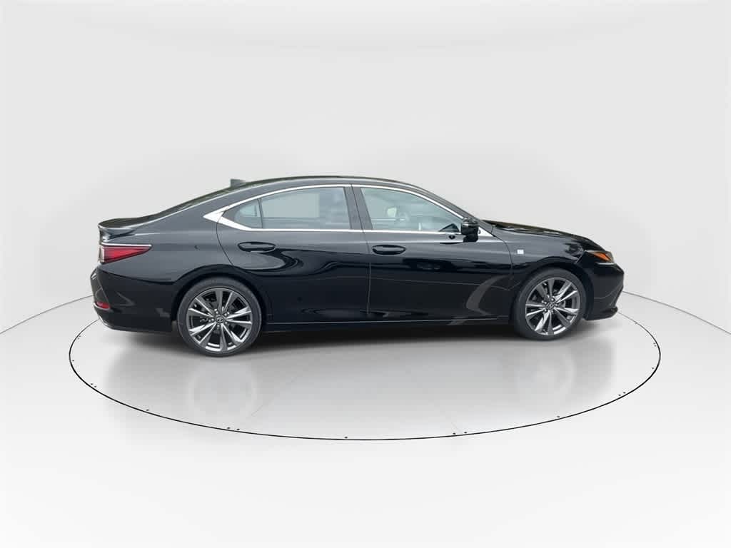 Thumbnail: 2019 Lexus ES - 2