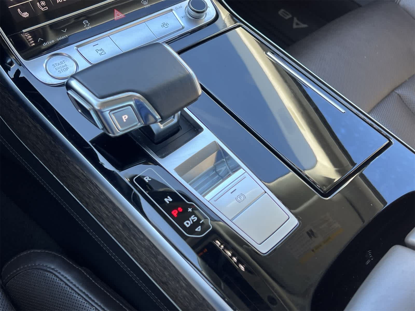 Thumbnail: 2020 Audi A8 - 25