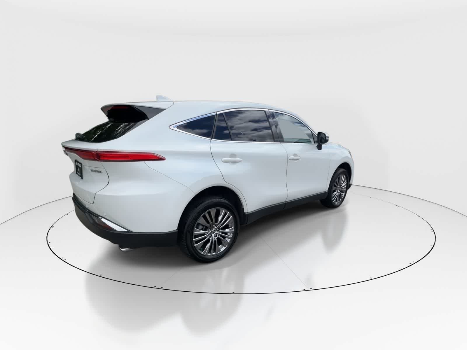 Thumbnail: 2023 Toyota Venza - 8