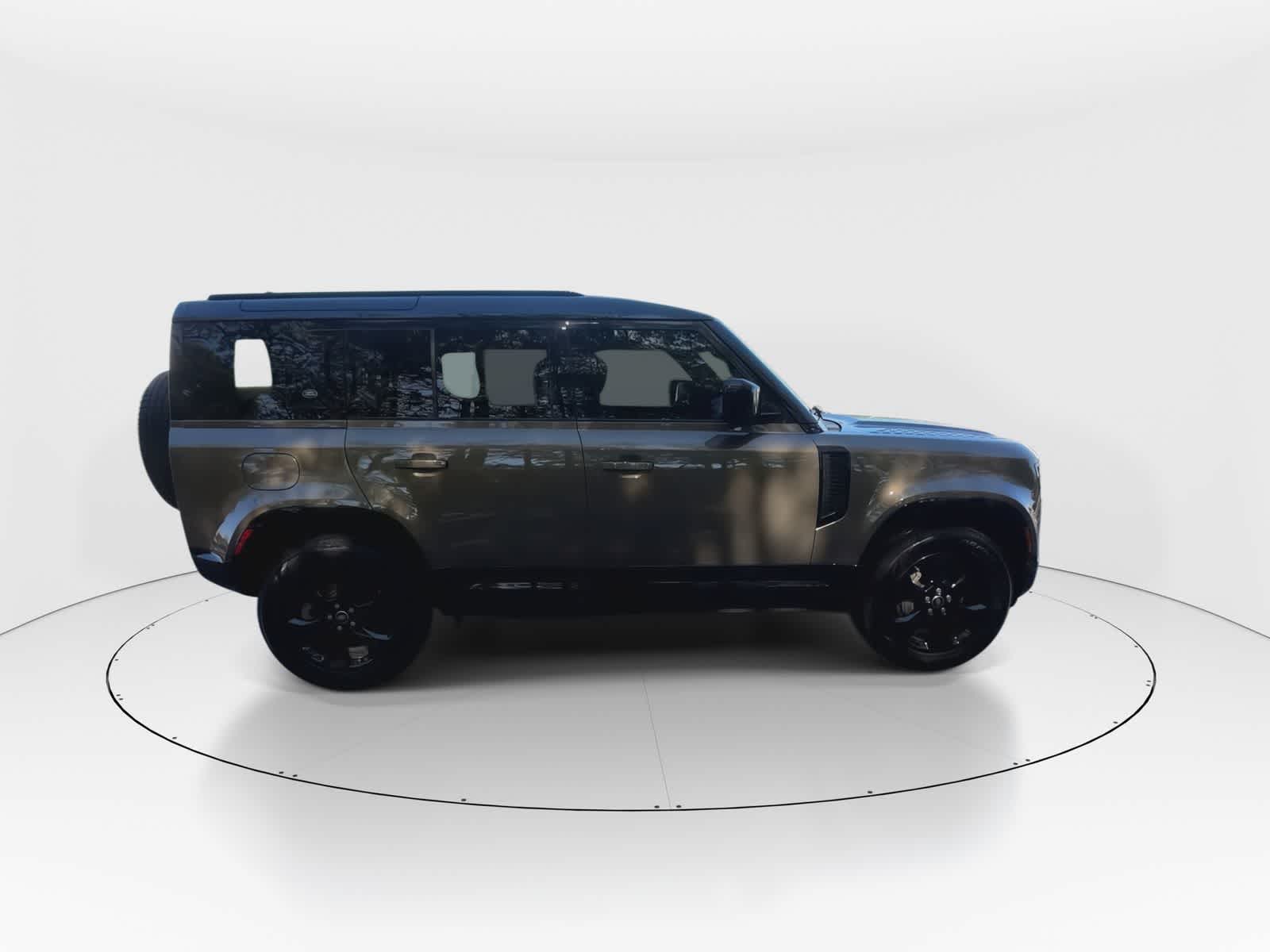 Thumbnail: 2022 Land Rover Defender - 4