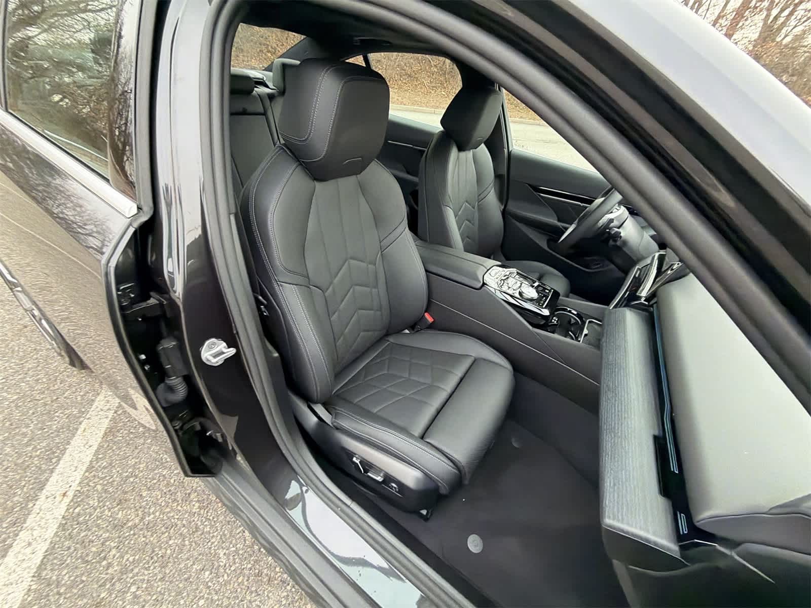 Thumbnail: 2026 BMW 5 Series - 22