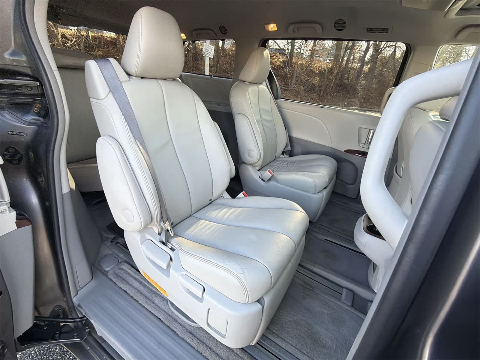 Thumbnail: 2013 Toyota Sienna - 21