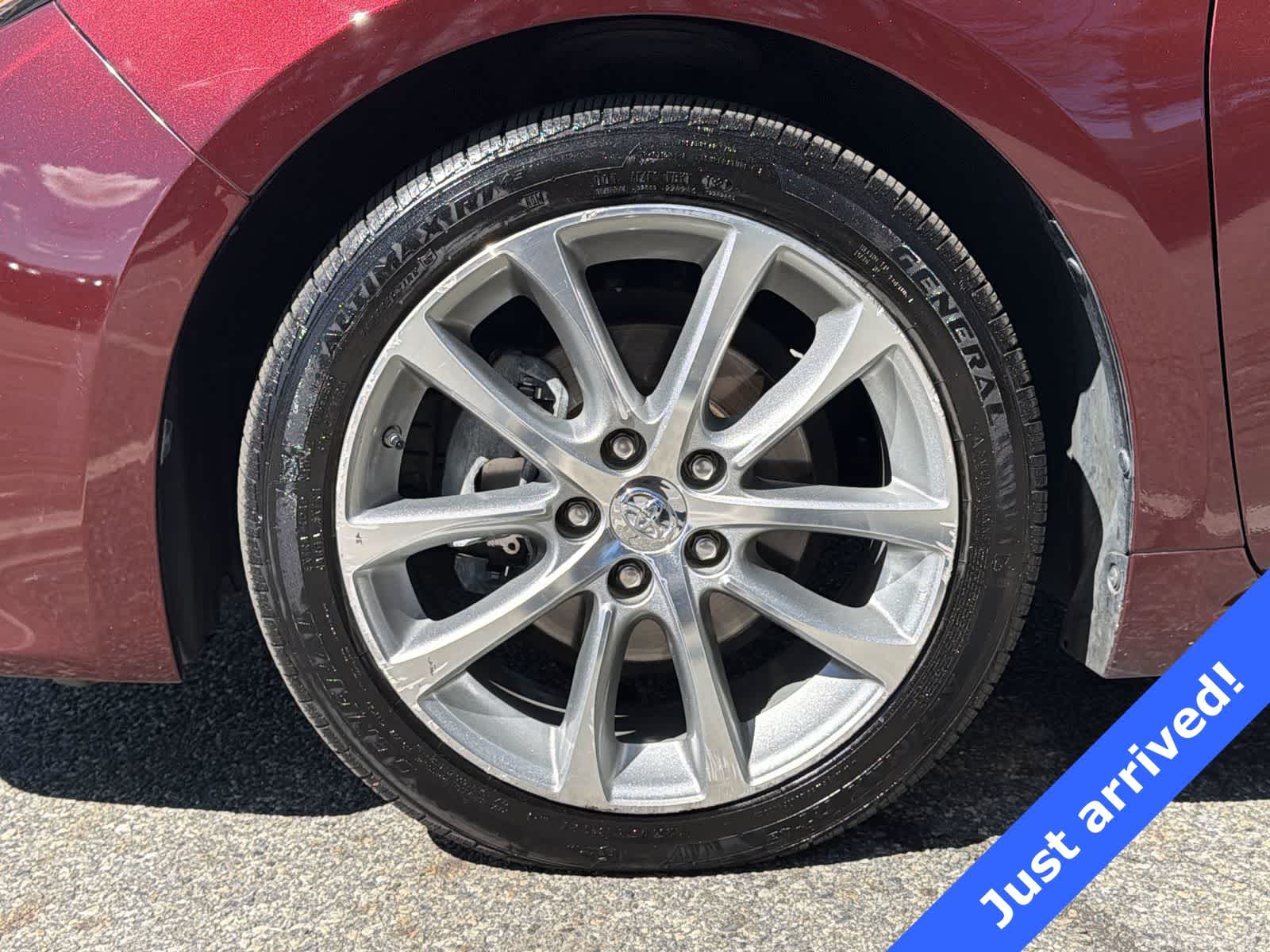 Thumbnail: 2015 Toyota Avalon - 16