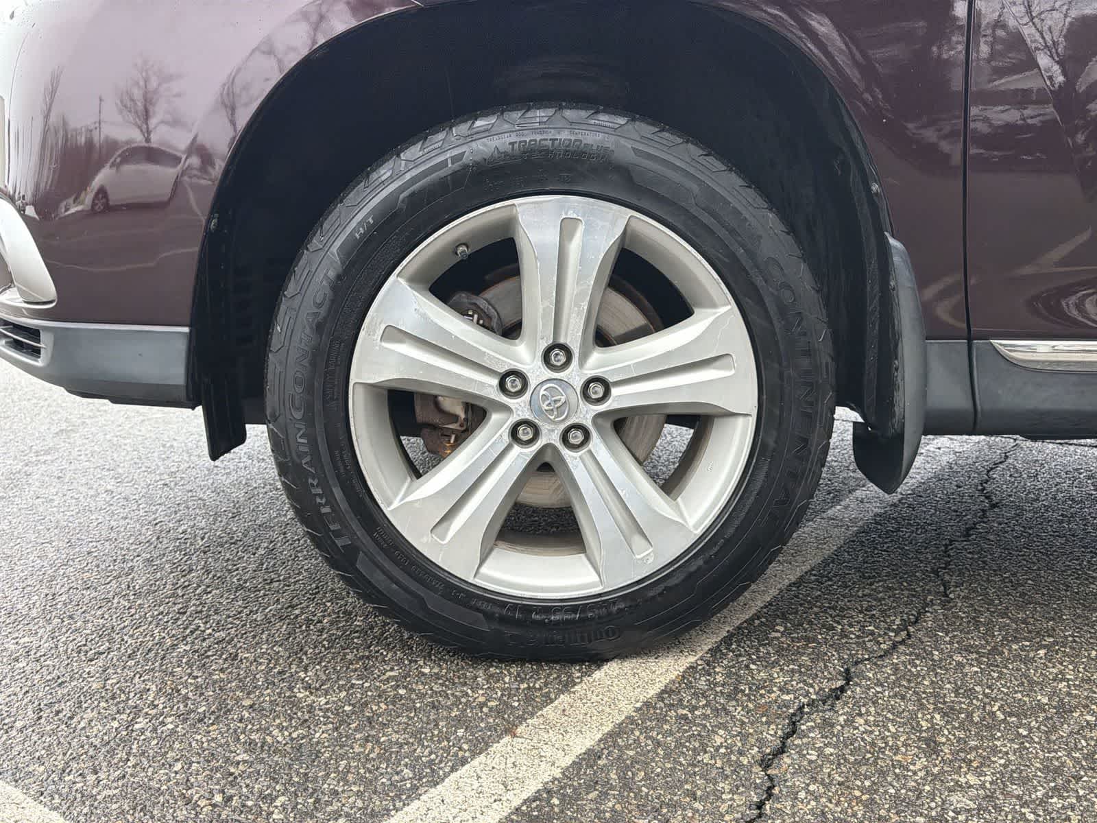 Thumbnail: 2013 Toyota Highlander - 16