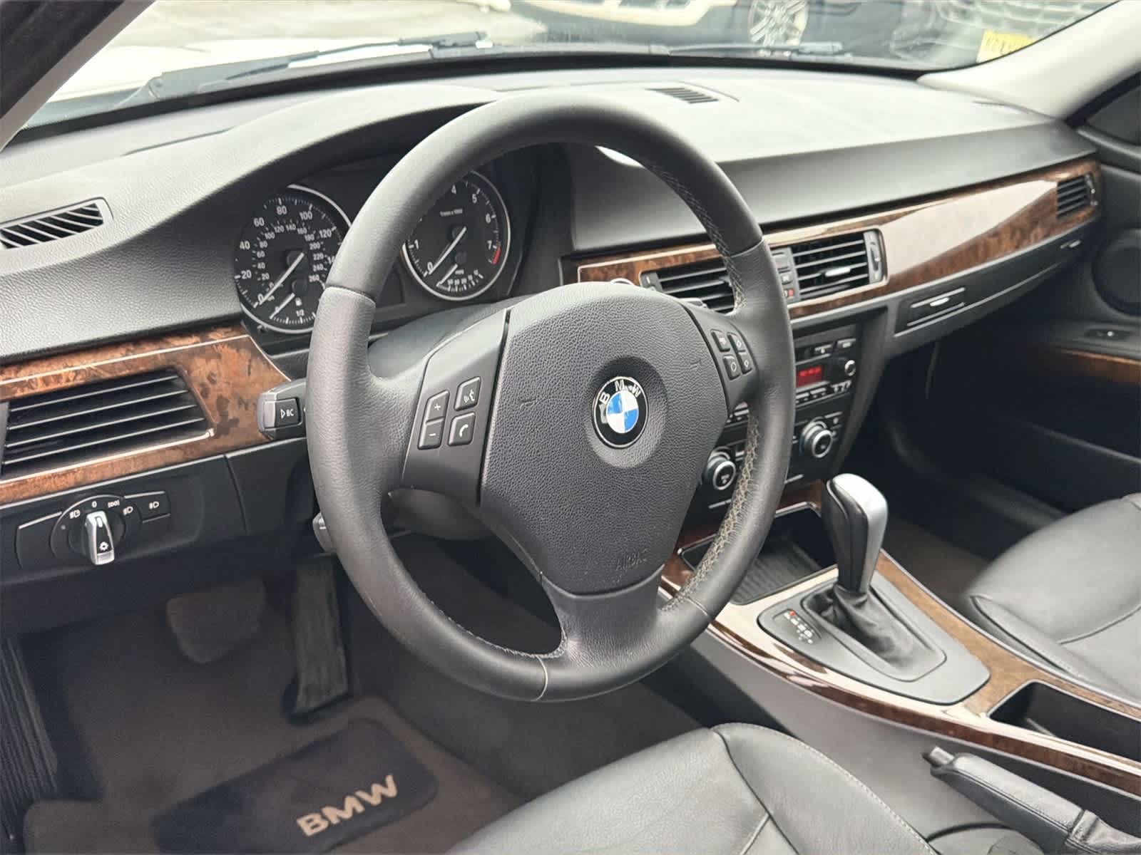 Thumbnail: 2010 BMW 3 Series - 23