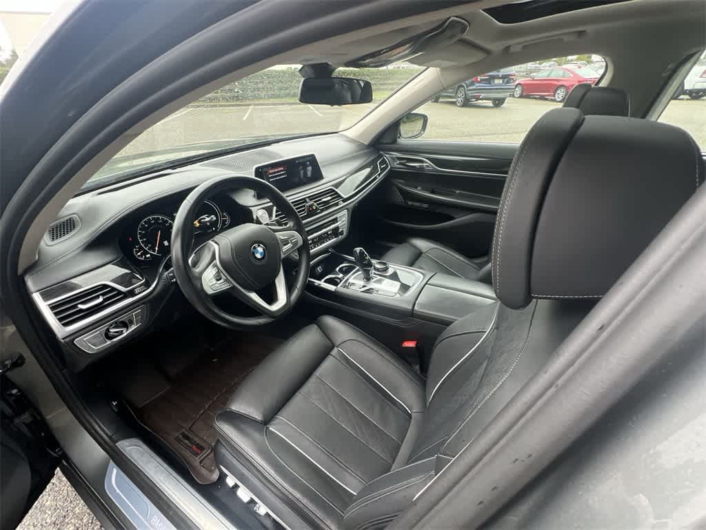 Thumbnail: 2017 BMW 7 Series - 10