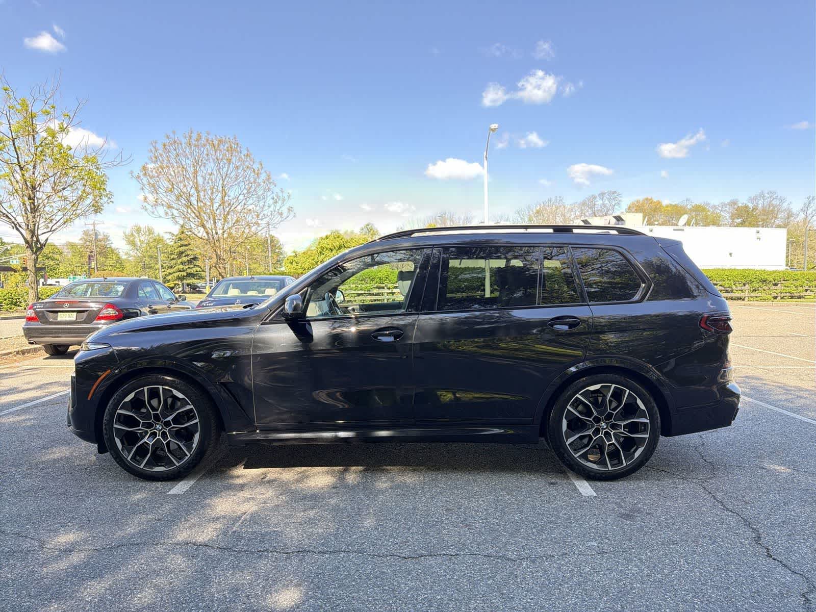 Thumbnail: 2023 BMW X7 - 11
