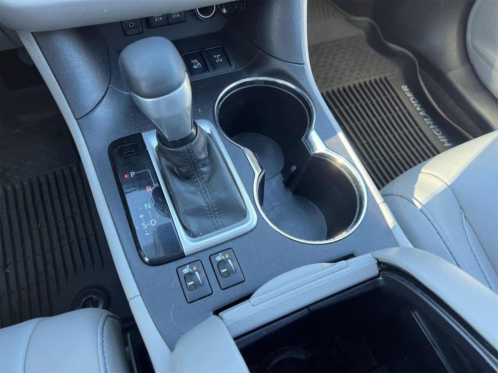 Thumbnail: 2017 Toyota Highlander - 25