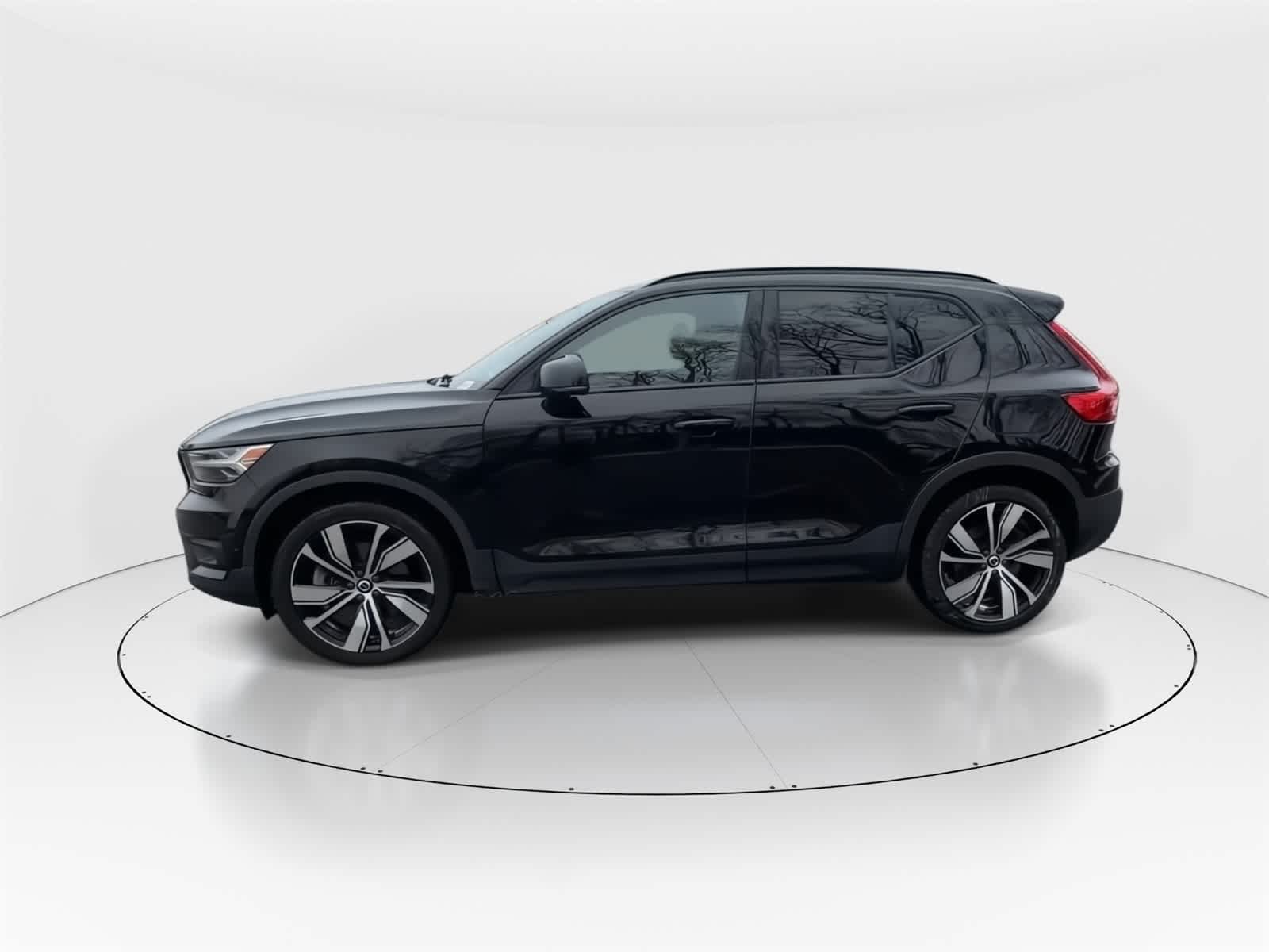 Thumbnail: 2022 Volvo XC40 - 6