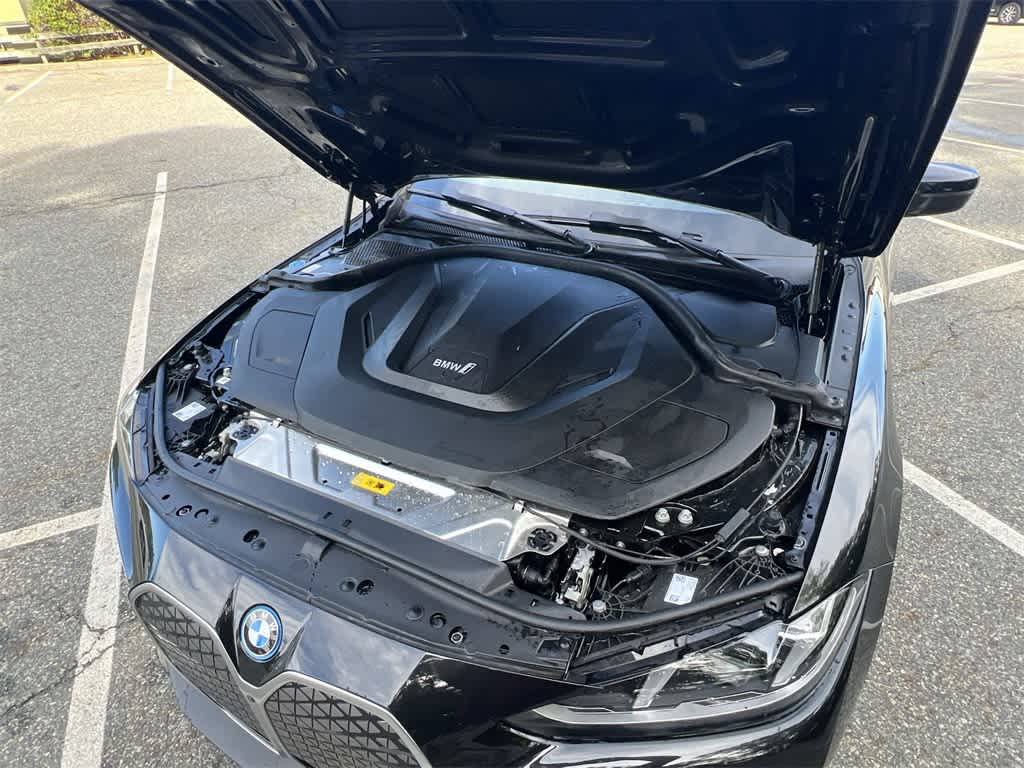 Thumbnail: 2025 BMW i4 - 17