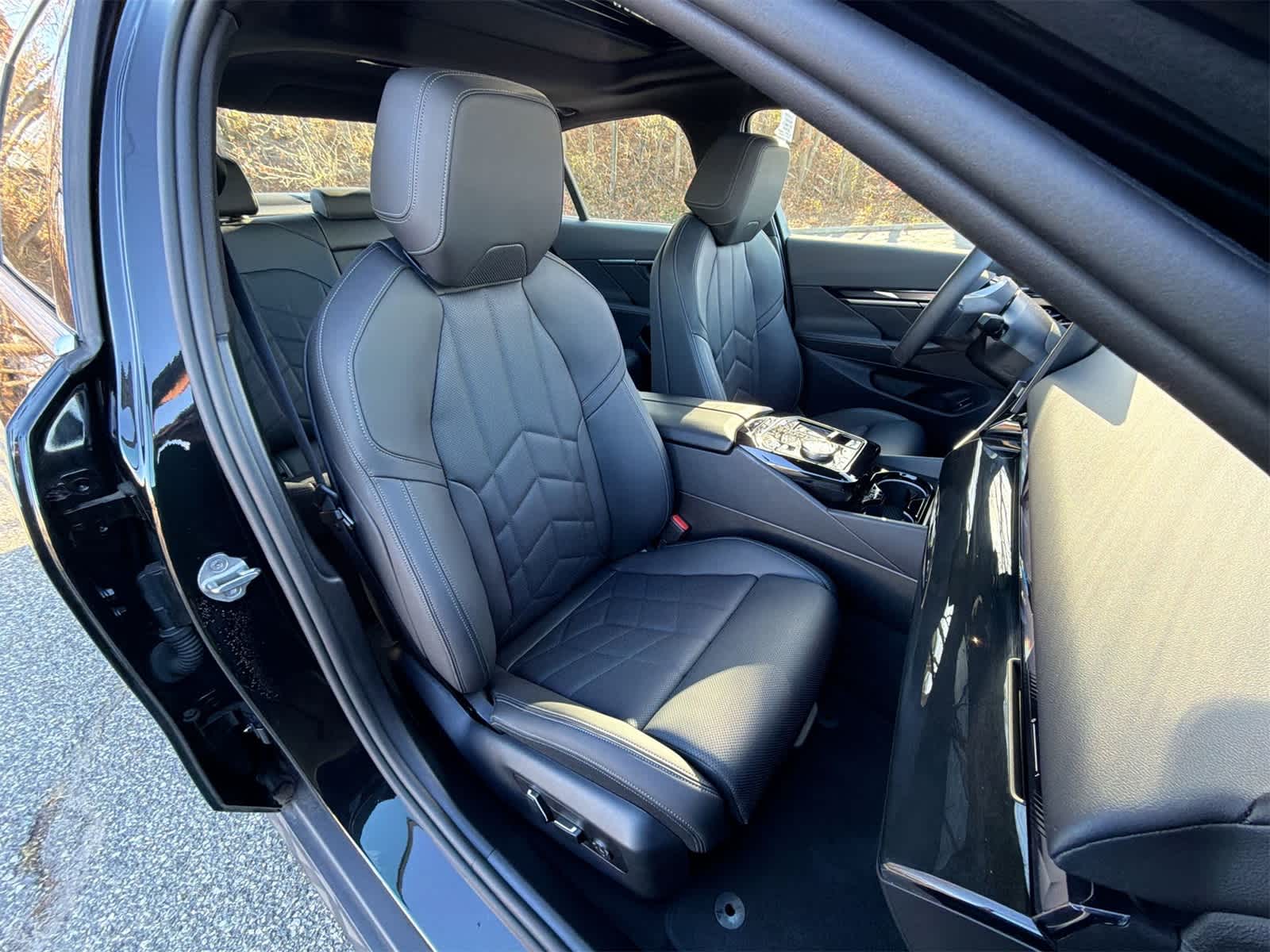 Thumbnail: 2025 BMW i5 - 22